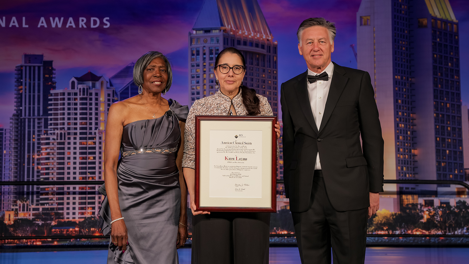 Dr. Karen Lozano receiving the ACS National Award for Encouraging Underrepresented and Economically Disadvantaged Students into Careers in the Chemical Sciences in San Diego. Photo Credits: EPNAC.com