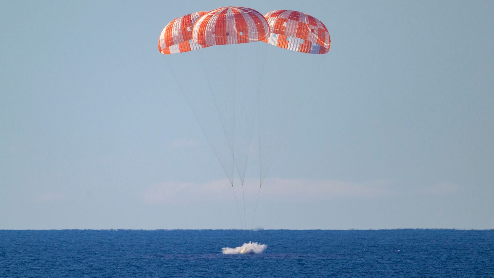 Artemis splashdown