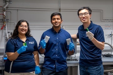 3 students in the lab