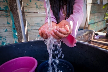 washing hands with water