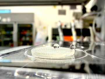 fully coated device with mounted droplet